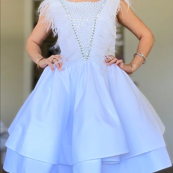 New dress ,not used . We made it to order, the delivery came very late. - Picture 2 of 4